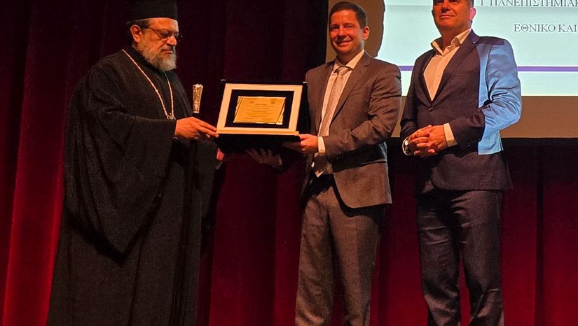 Βράβευση του Πρύτανη του Πανεπιστημίου Αθηνών Γεράσιμου Σιάσου από την Ι.Μ. Μεσσηνίας και τον Δήμο Καλαμάτας